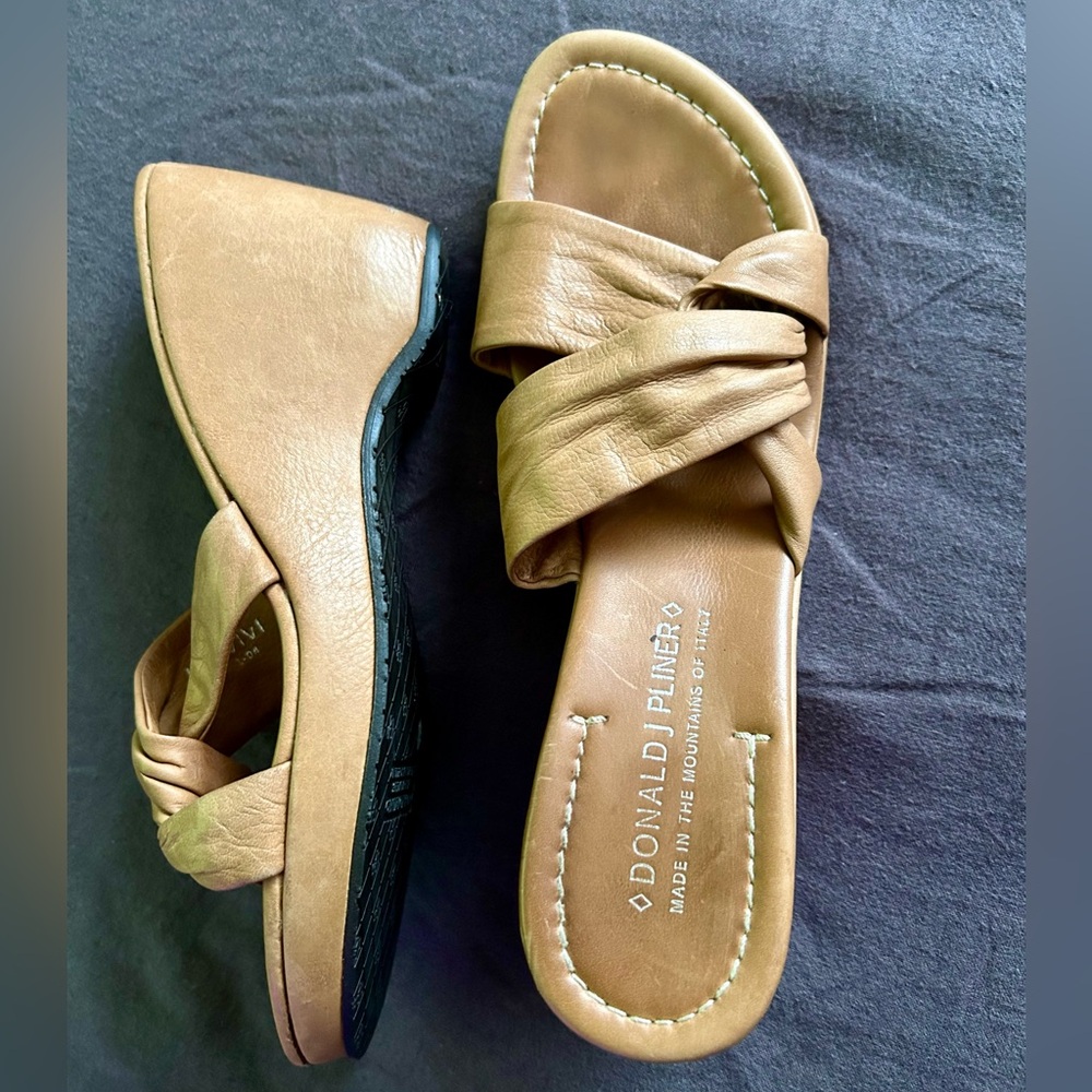 Donald J. Pliner Tan Leather Wedge 10